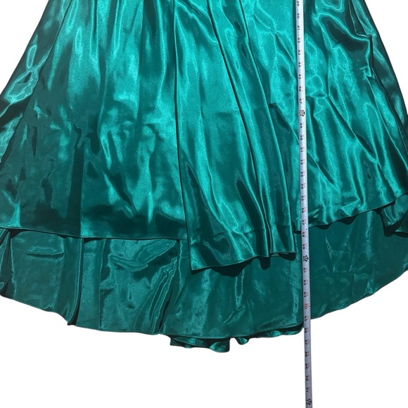 Faviana New York Emerald Green Long Satin Gown Prom/Black Tie/Formal- Size 3/4 - Picture 9 of 12